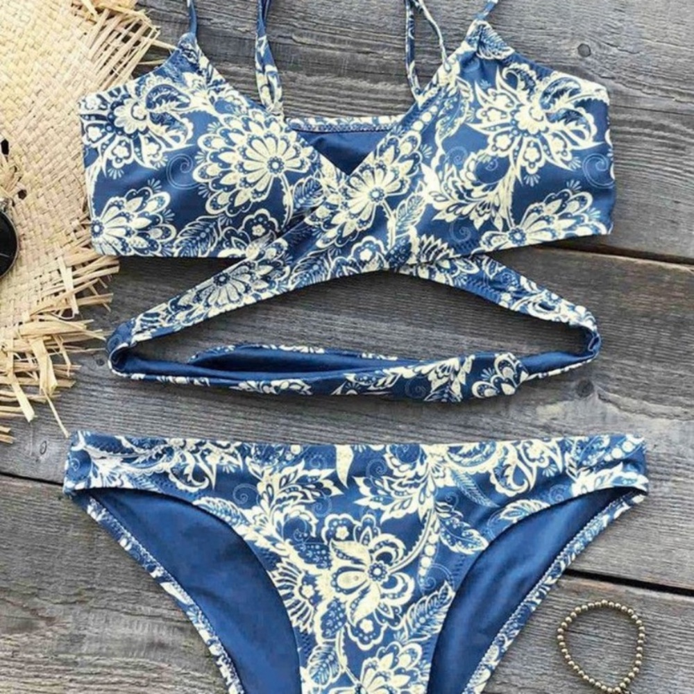 Cupshe Floral Bikini